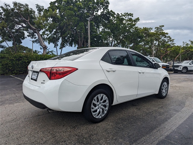 2019 Toyota Corolla L photo 11