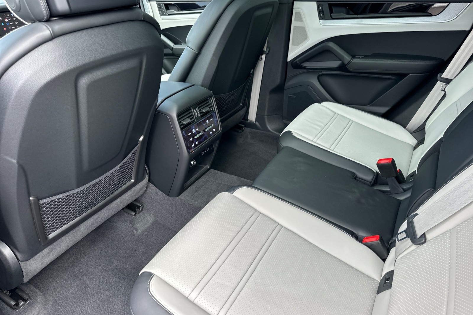 2026 Porsche Cayenne S E-Hybrid Coupe photo 14