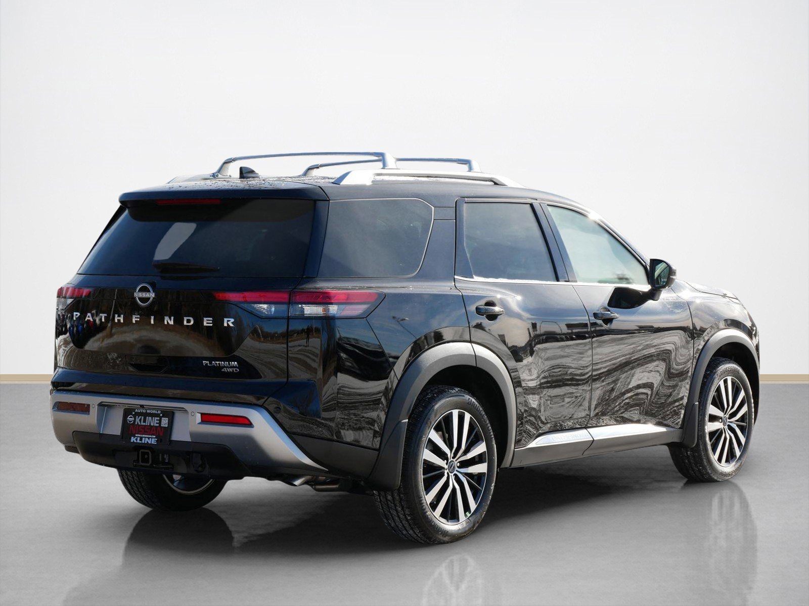 2025 Nissan Pathfinder Platinum photo 2