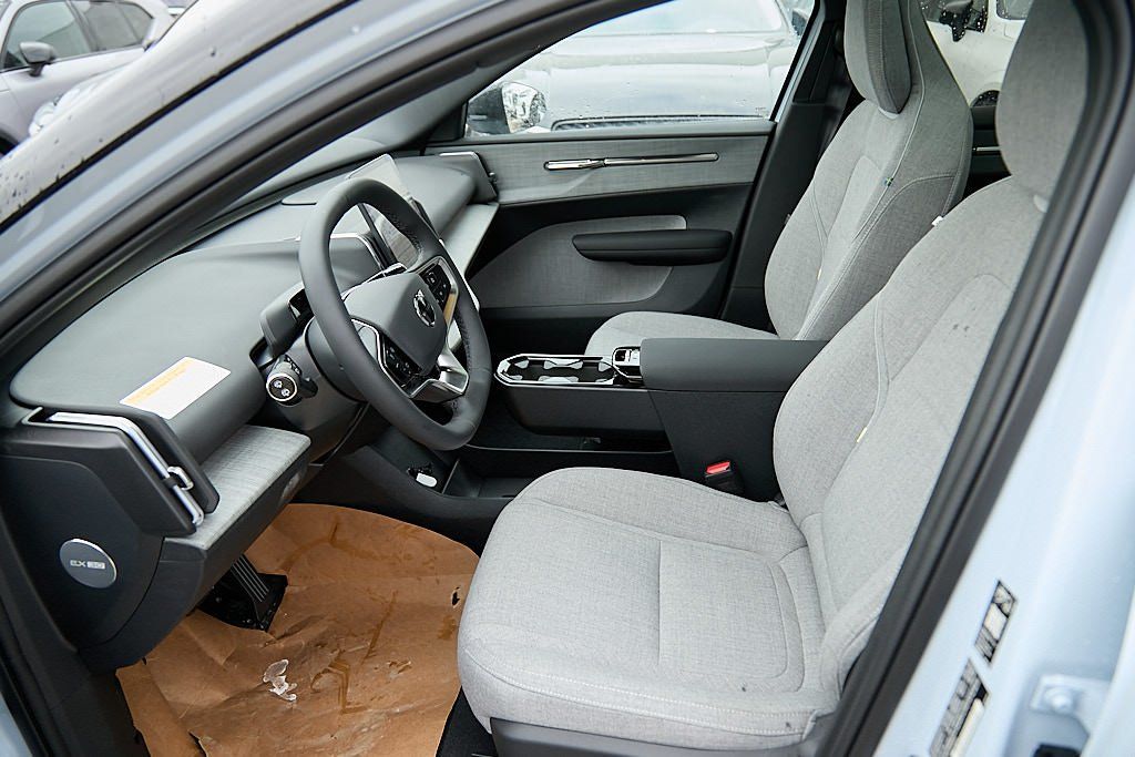 2026 VOLVO EX30 - Image 12