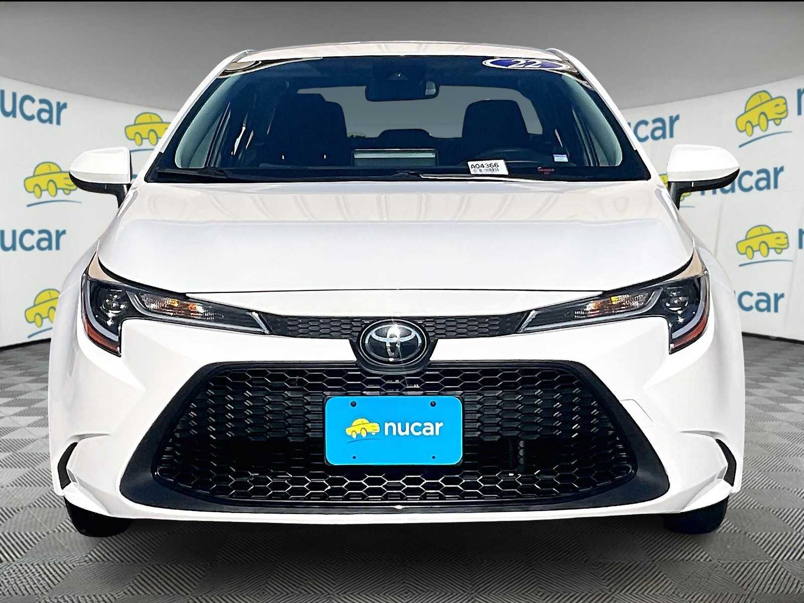 2022 Toyota Corolla LE photo 2