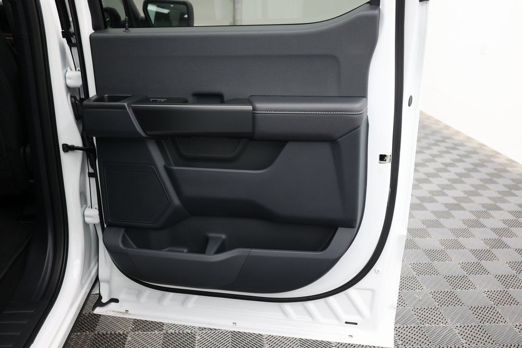2025 Ford F-150 STX photo 13