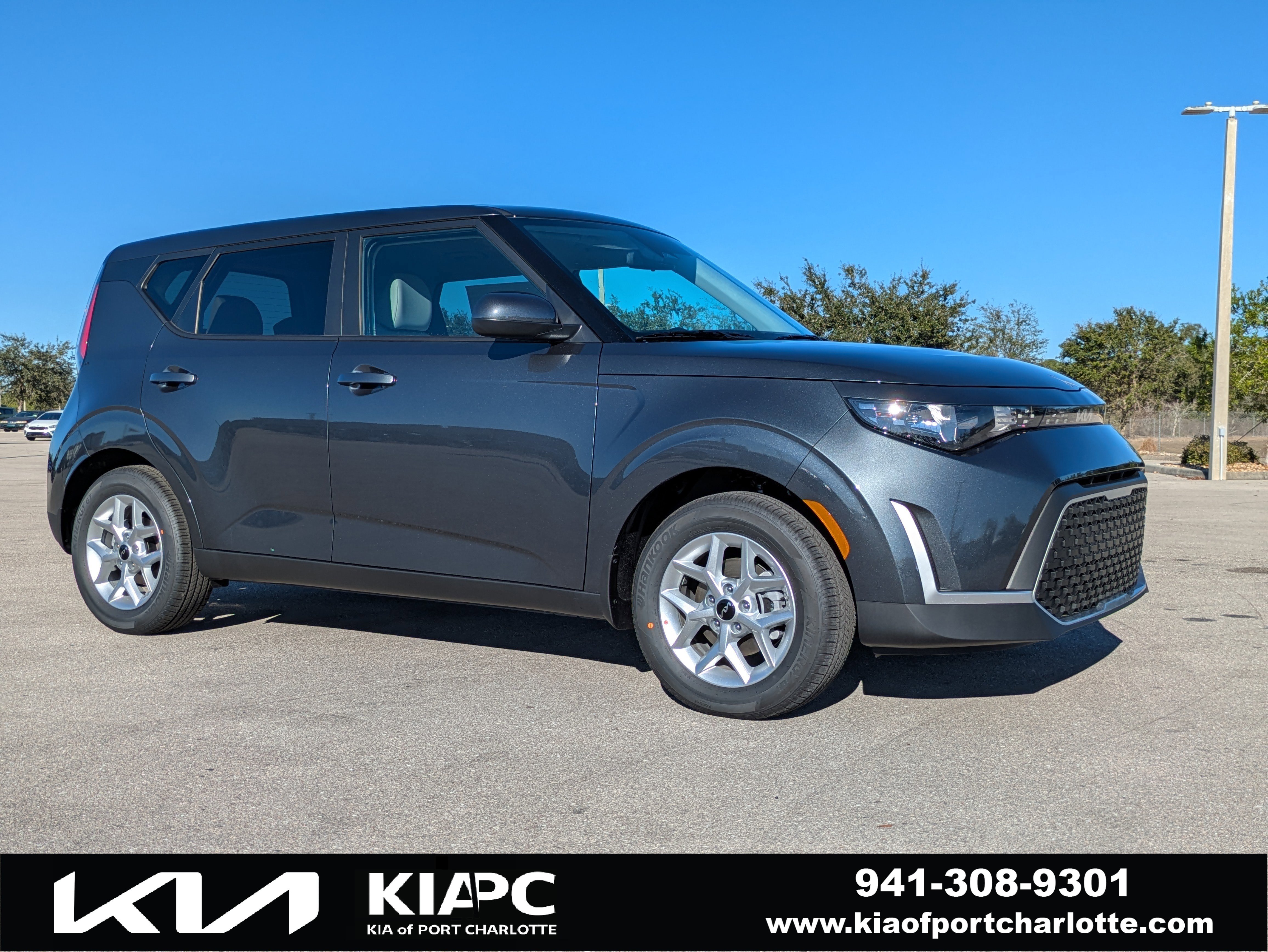 2025 Kia Soul LX's photo