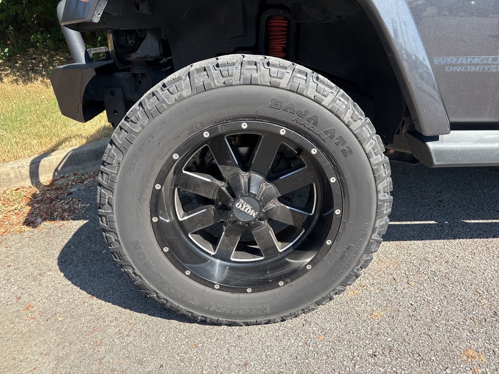 2017 Jeep Wrangler Unlimited Sahara photo 9