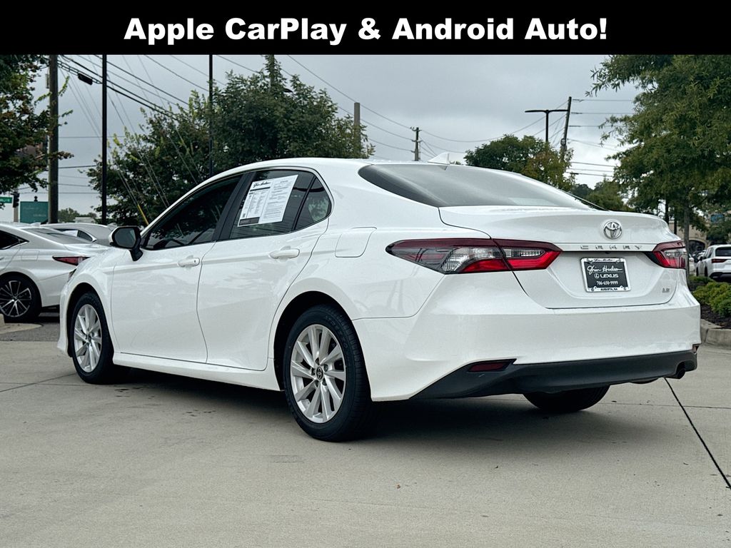 2022 Toyota Camry LE photo 2