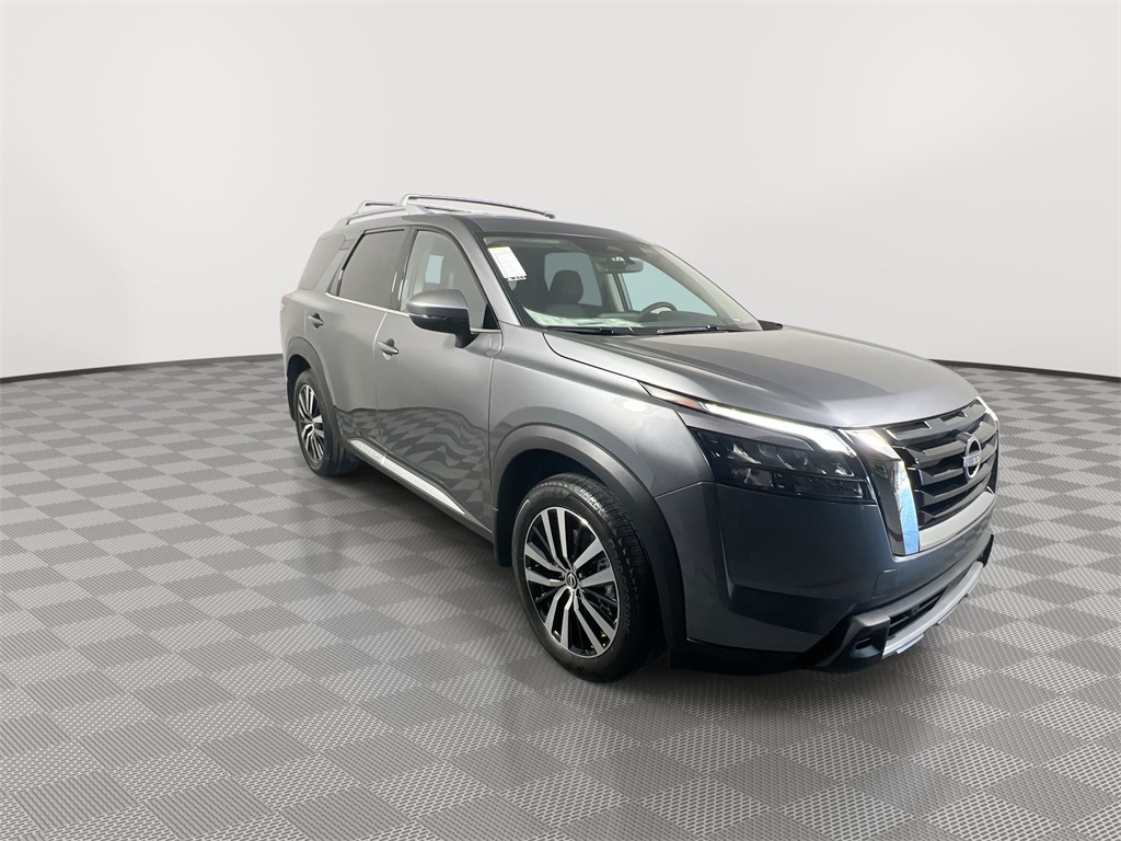 2025 Nissan Pathfinder Platinum photo 2