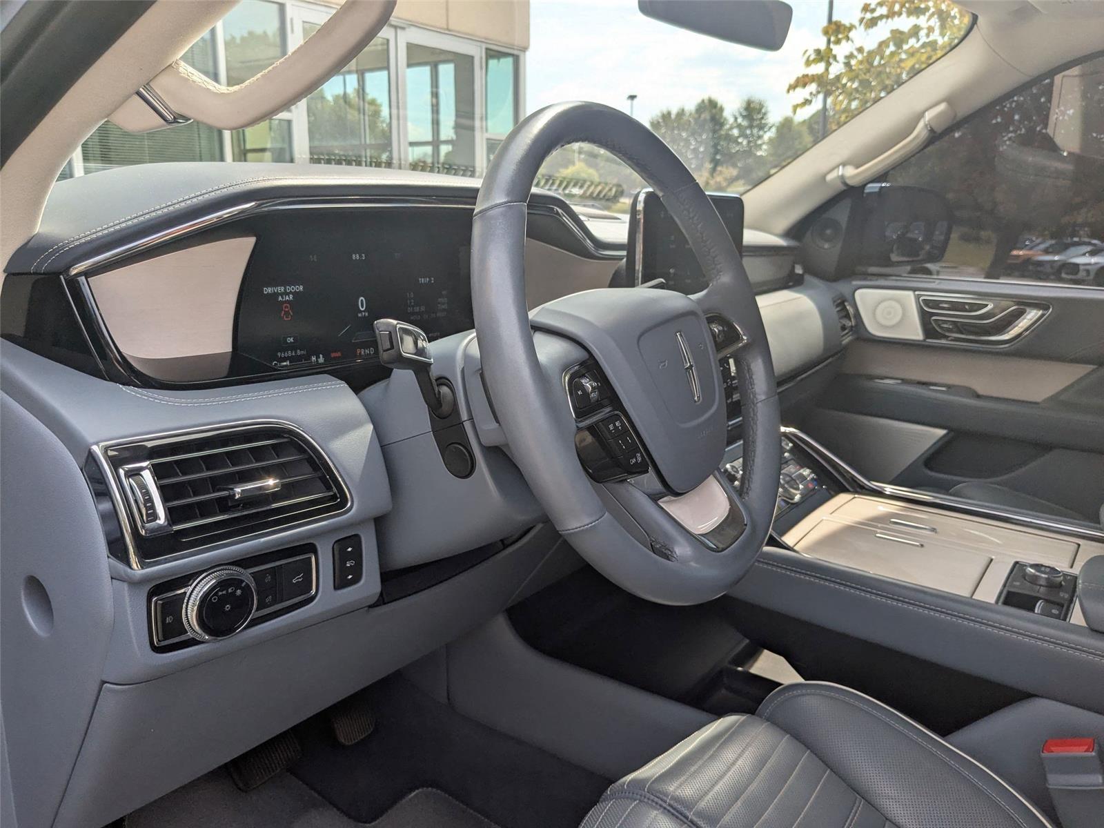 2020 Lincoln Navigator Black Label photo 16