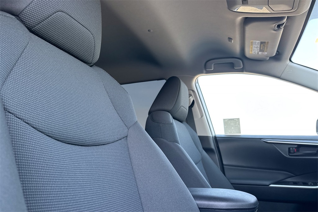 2025 Toyota RAV4 LE photo 16