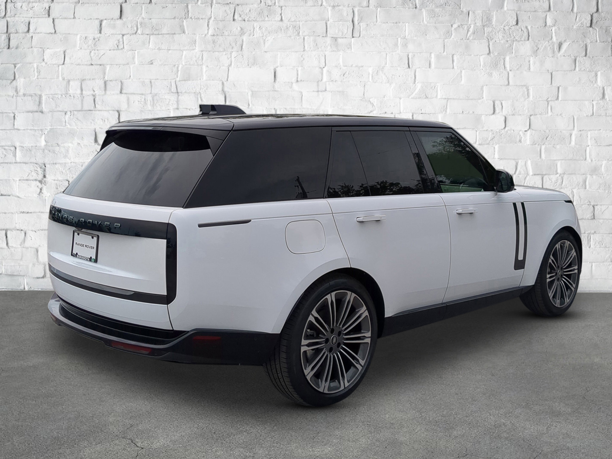 2025 Land Rover Range Rover SE photo 4