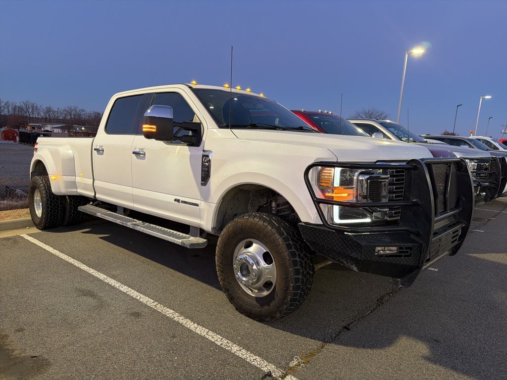 2022 Ford F-350 Super Duty Lariat's photo