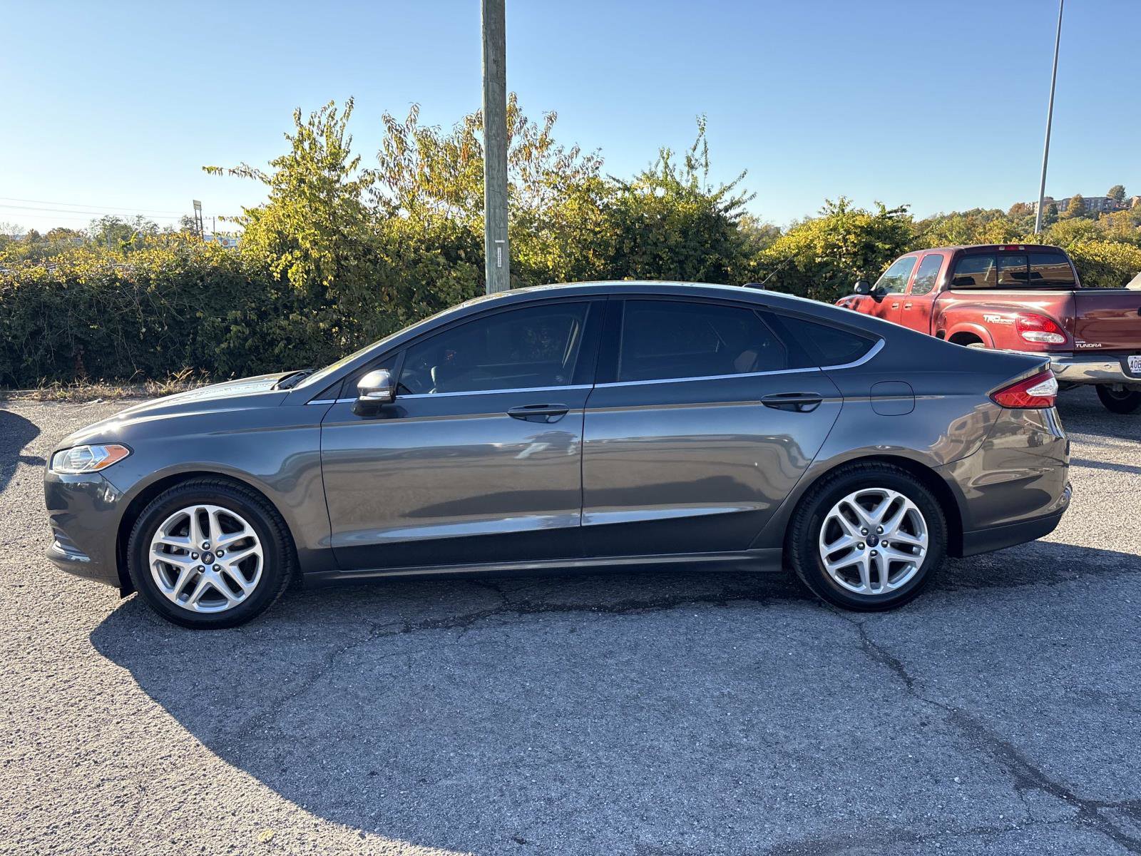 2015 Ford Fusion SE photo 4