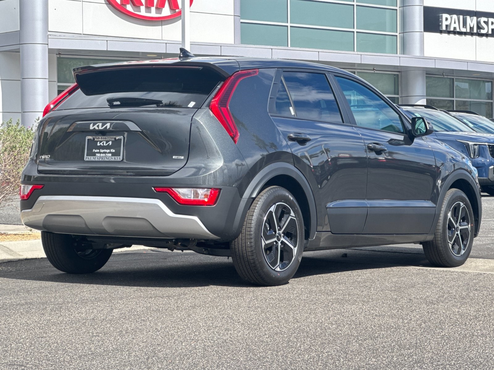 2025 Kia Niro LX photo 3