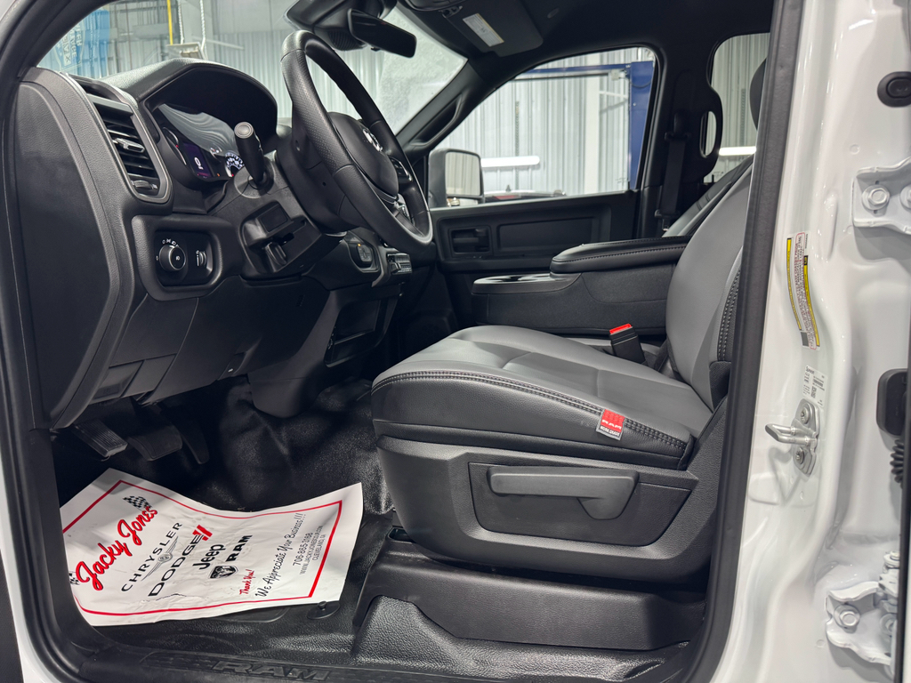 2025 Ram 3500 Tradesman photo 18