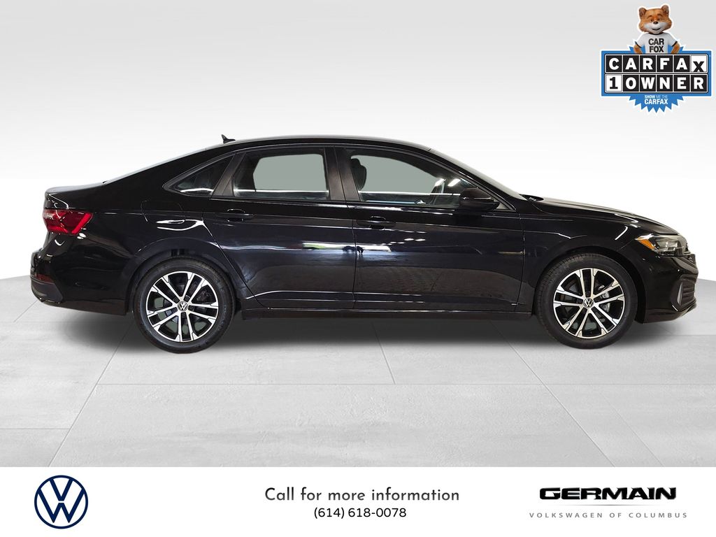 2022 Volkswagen Jetta 1.5T Sport photo 4