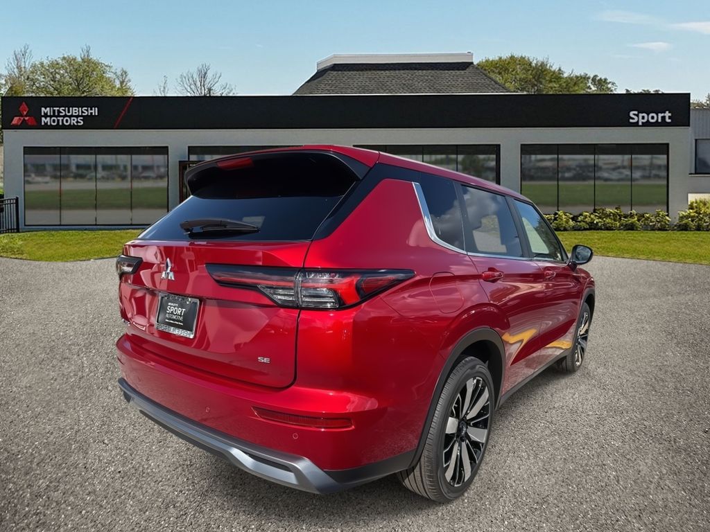 2025 Mitsubishi Outlander SE photo 3