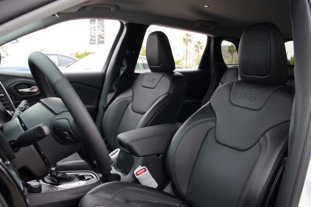 New 2023 Bright White Clear-Coat Exterior Paint Jeep Altitude Lux image 14