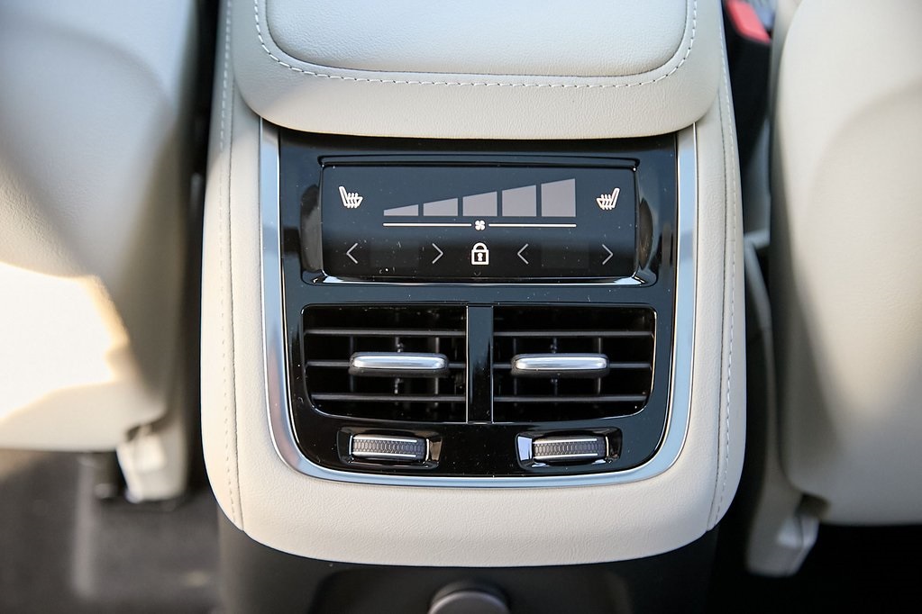 2026 VOLVO XC90 - Image 24