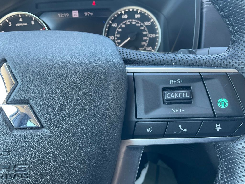 2023 Mitsubishi Outlander SE photo 22