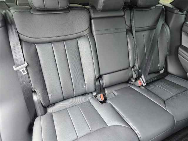 2025 Land Rover Range Rover SE photo 10
