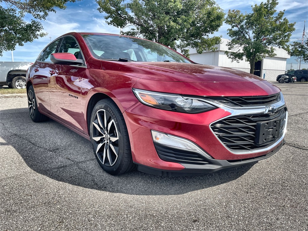 2022 Chevrolet Malibu RS photo 2