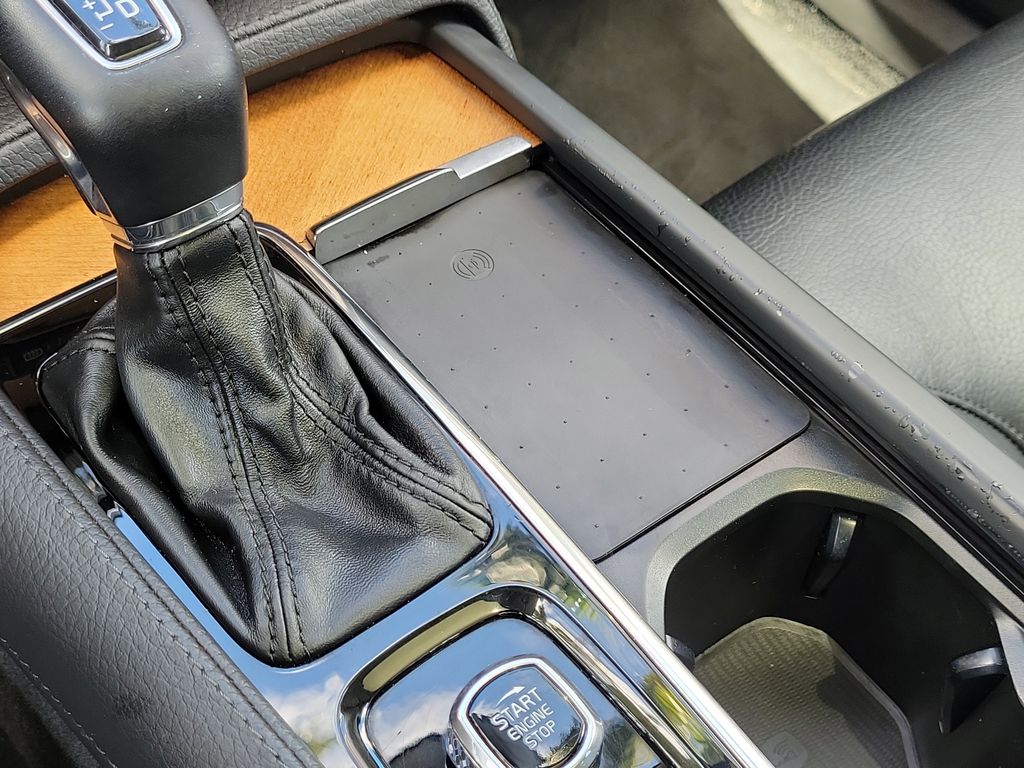 2021 Volvo XC90 T6 Momentum photo 22