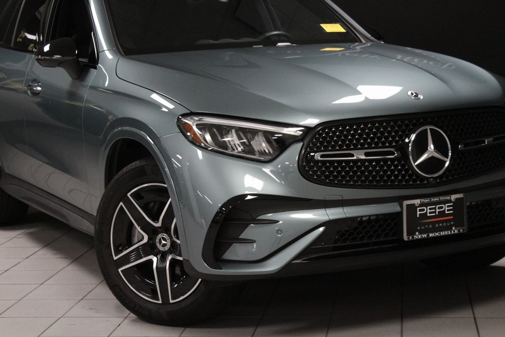 2025 Mercedes Benz GLC 300 4MATIC photo 2