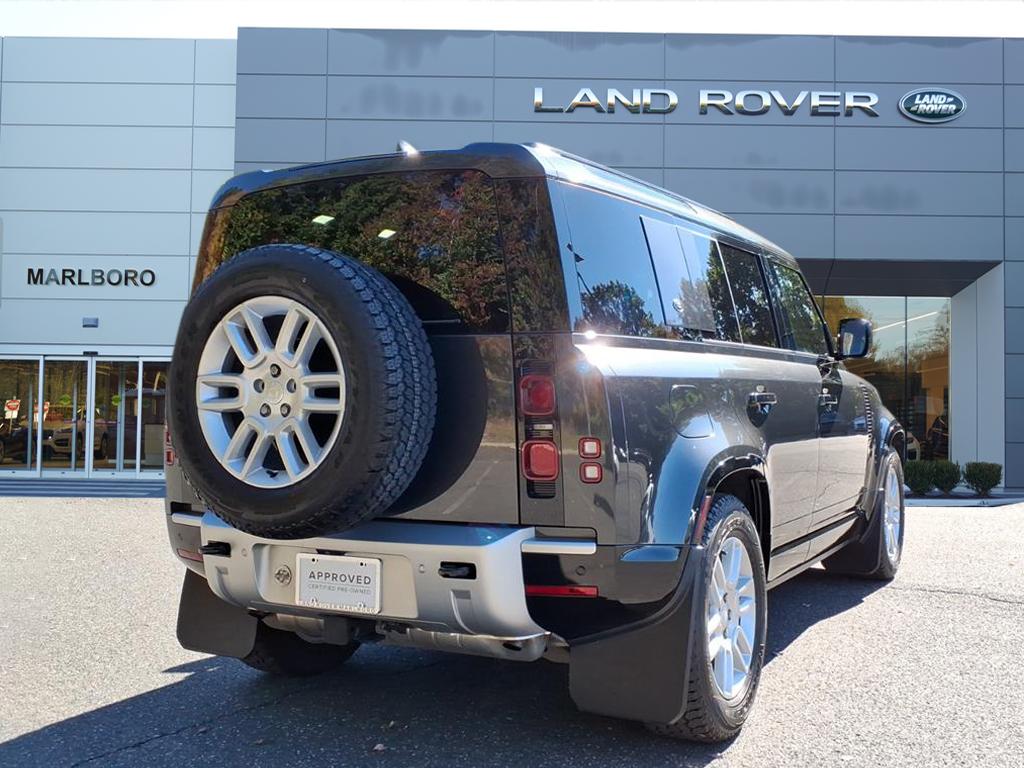 2024 Land Rover Defender 110 S photo 2
