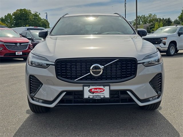 2024 Volvo XC60 Core photo 2