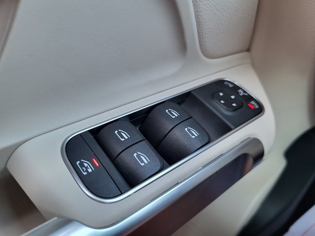 2025 Mercedes Benz GLB 250 photo 25