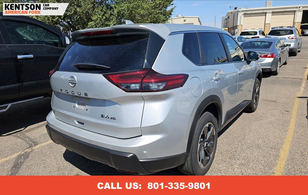 2024 Nissan Rogue SV AWD photo 3