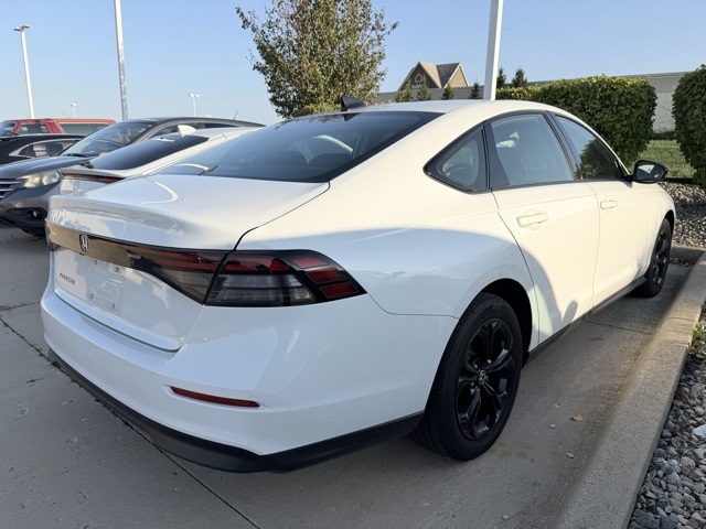 2025 Honda Accord SE photo 2