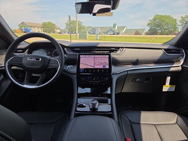 2025 Jeep Grand Cherokee L photo 4