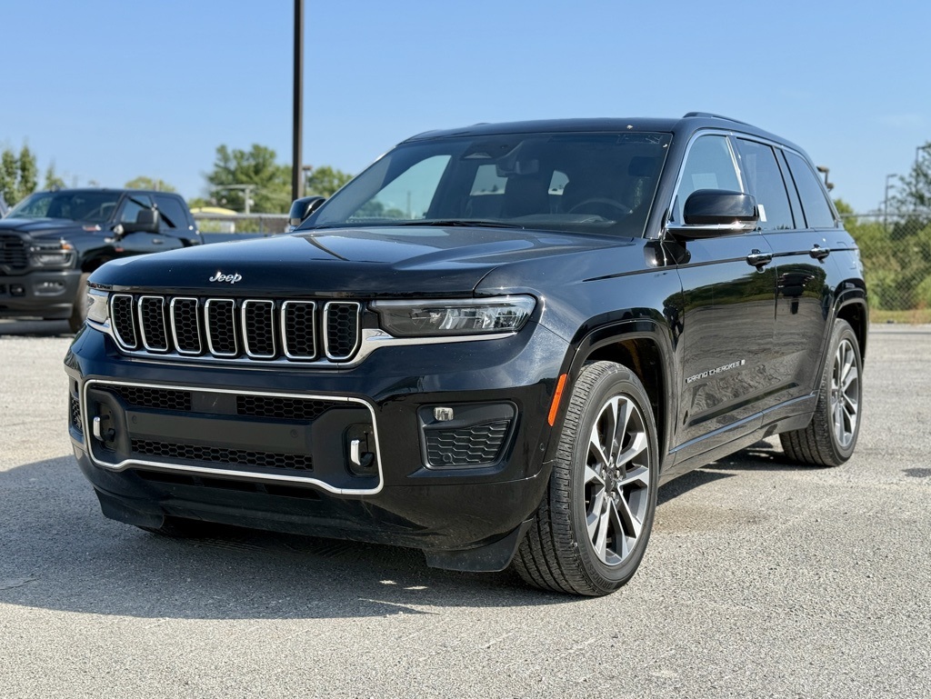 2022 Jeep Grand Cherokee Overland photo 2