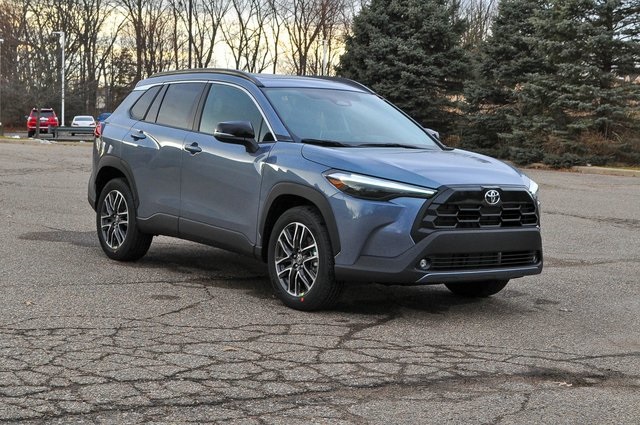 2026 Toyota Corolla Cross XLE's photo