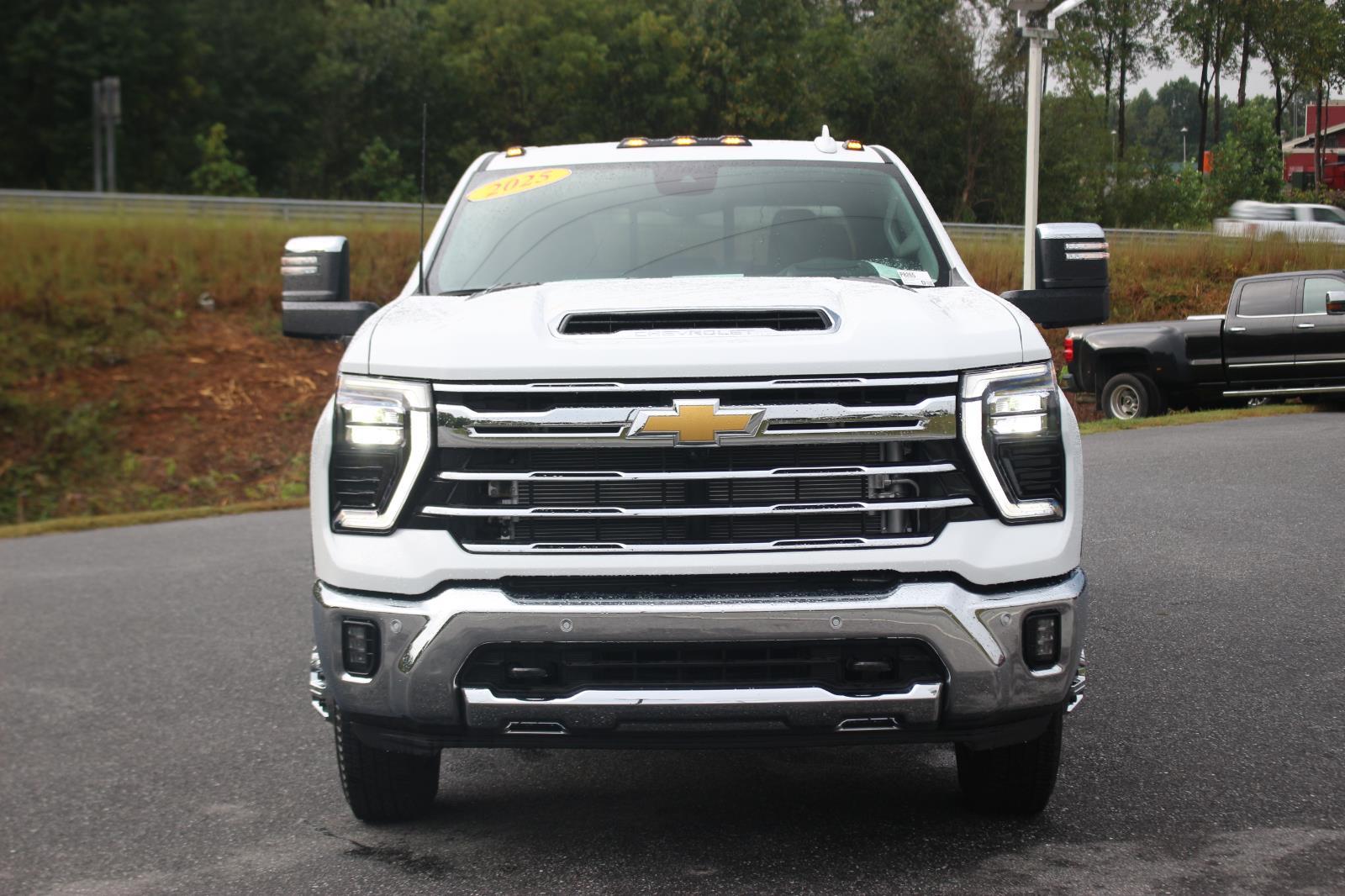 2025 Chevrolet Silverado 3500HD LTZ photo 2