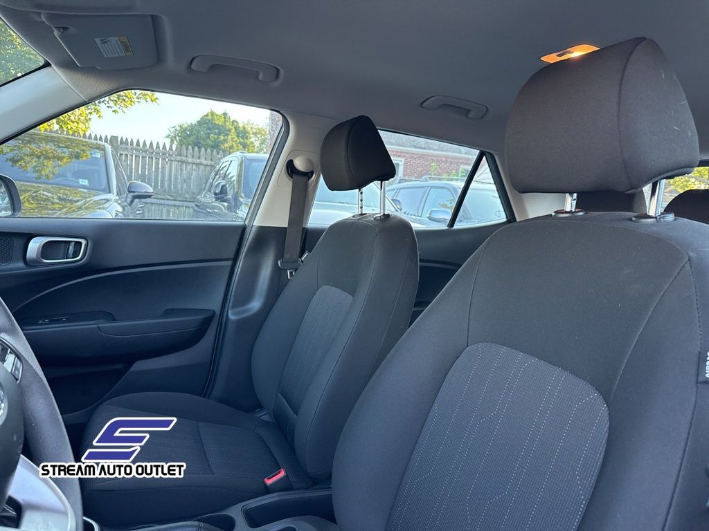 2022 Hyundai Venue SE photo 12
