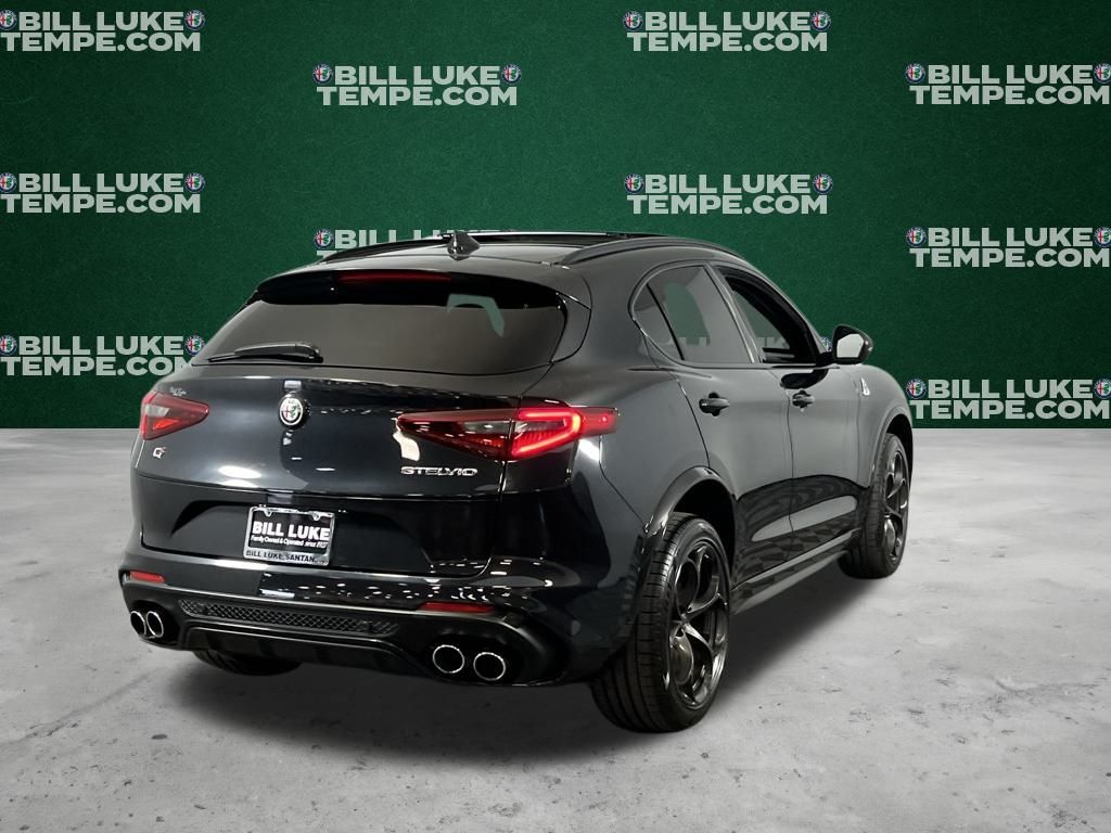 2023 Alfa Romeo Stelvio Quadrifoglio photo 3