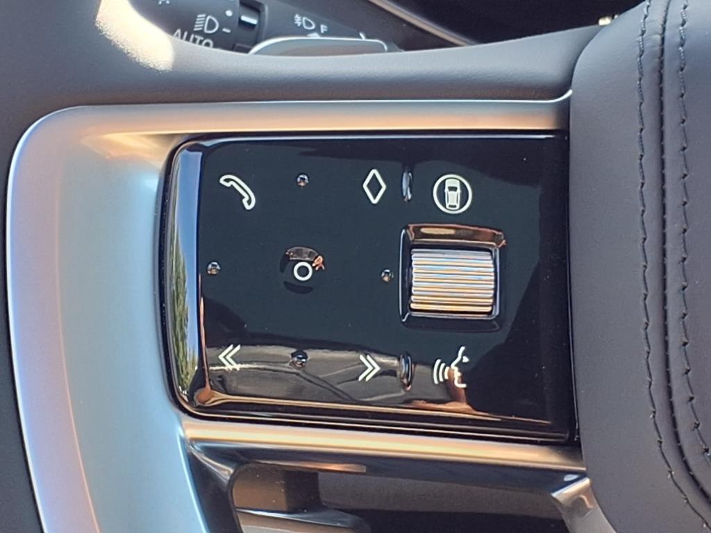 2025 Land Rover Range Rover SE photo 14