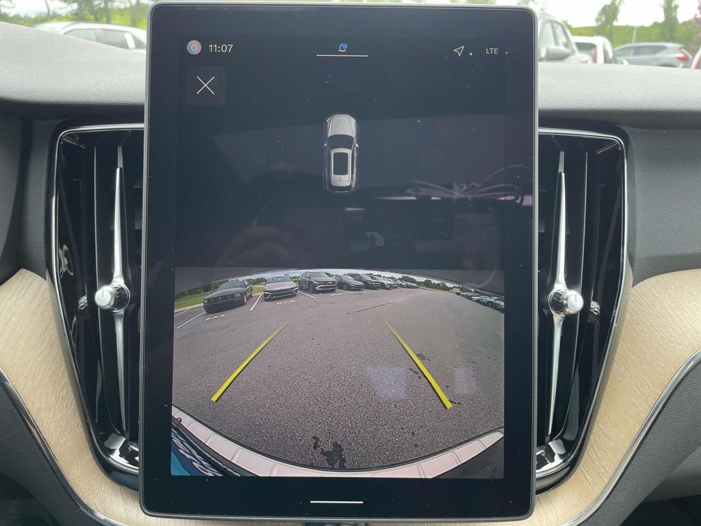 2026 Volvo XC60 B5 Core photo 18
