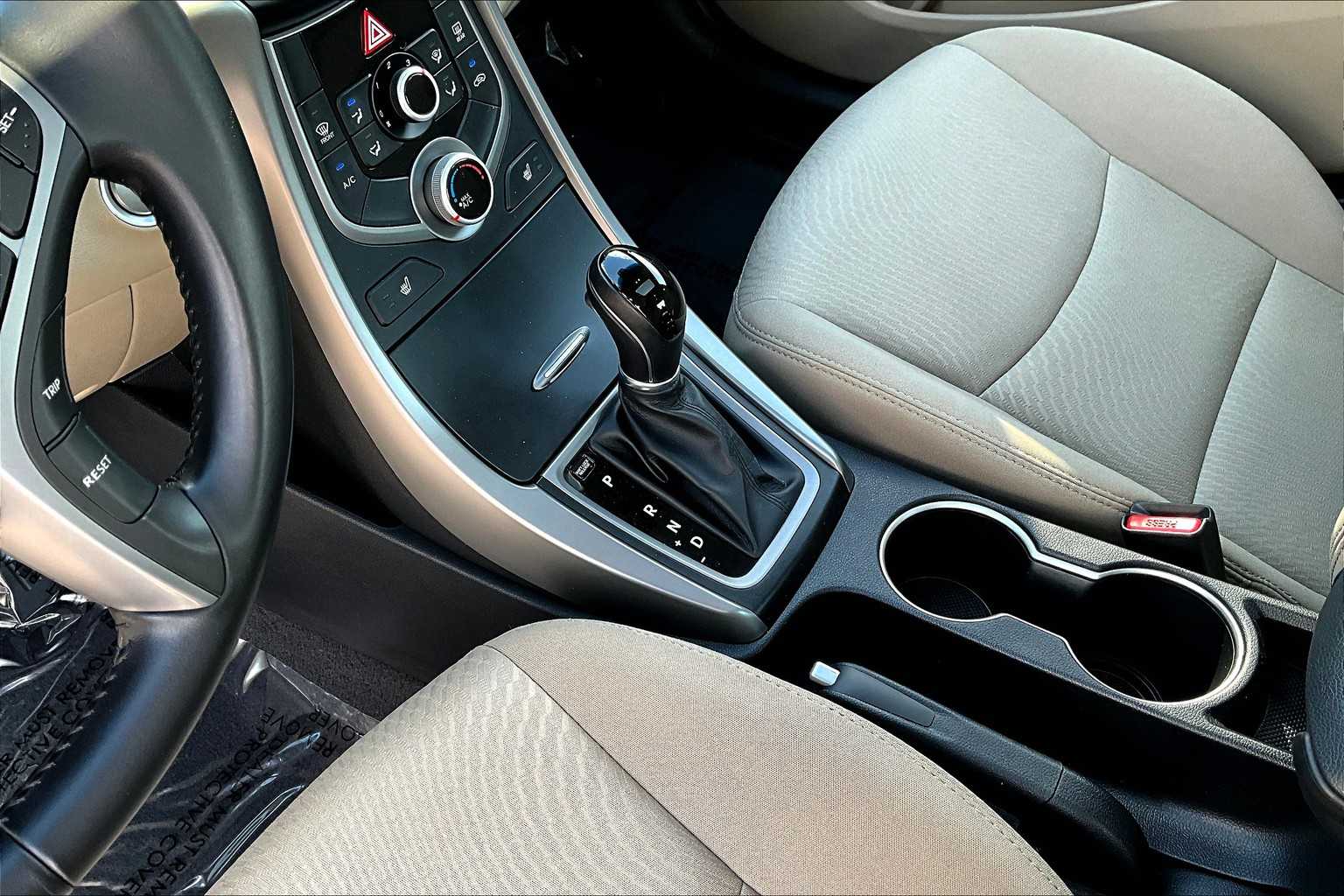 2016 Hyundai Elantra Value Edition photo 16