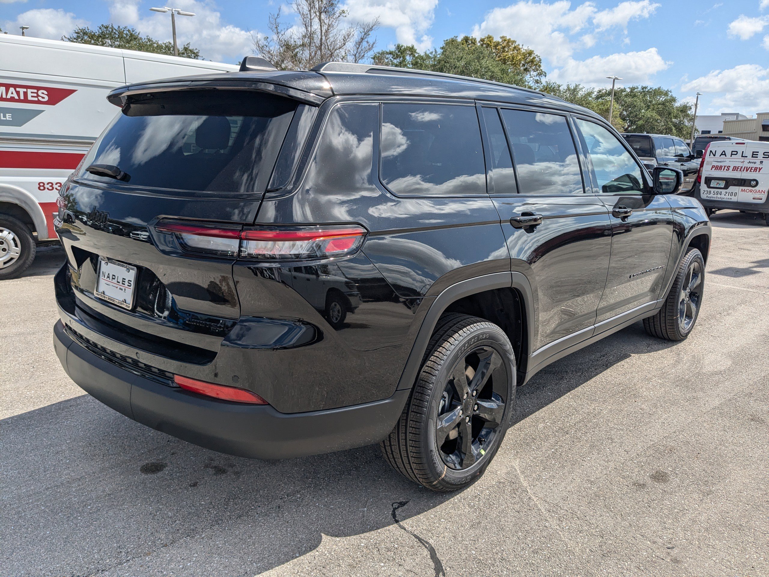 2025 Jeep Grand Cherokee Limited photo 3