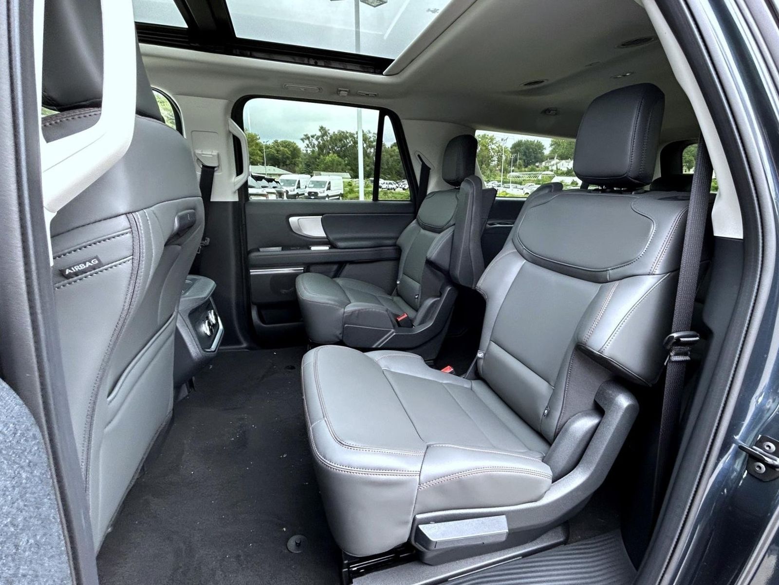 2025 Ford Expedition MAX photo 10