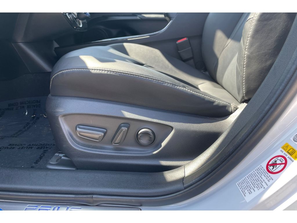 2022 Toyota Prius Prime XLE photo 12