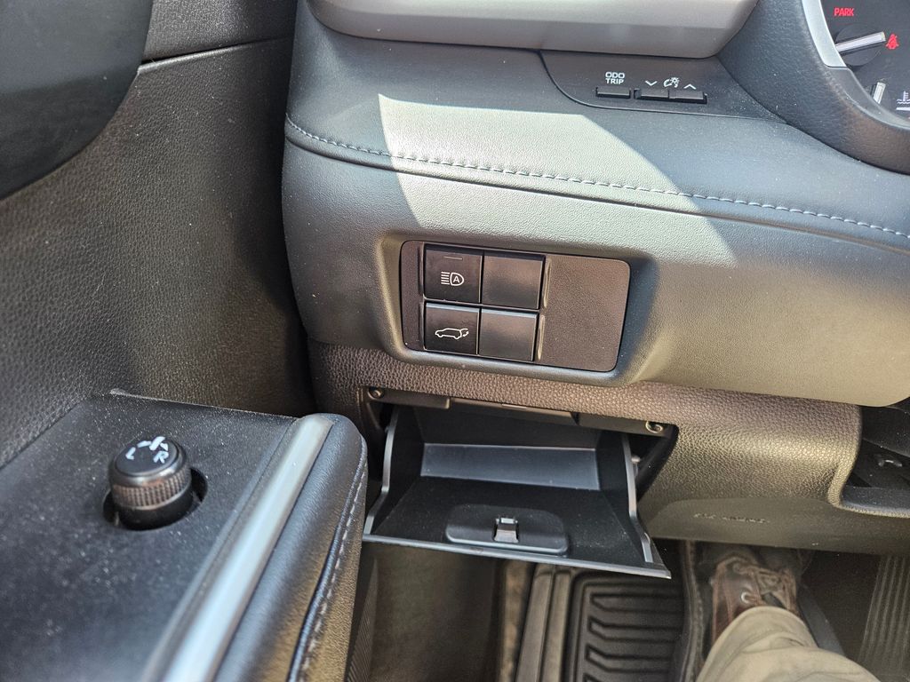 2022 Toyota Highlander XLE photo 10