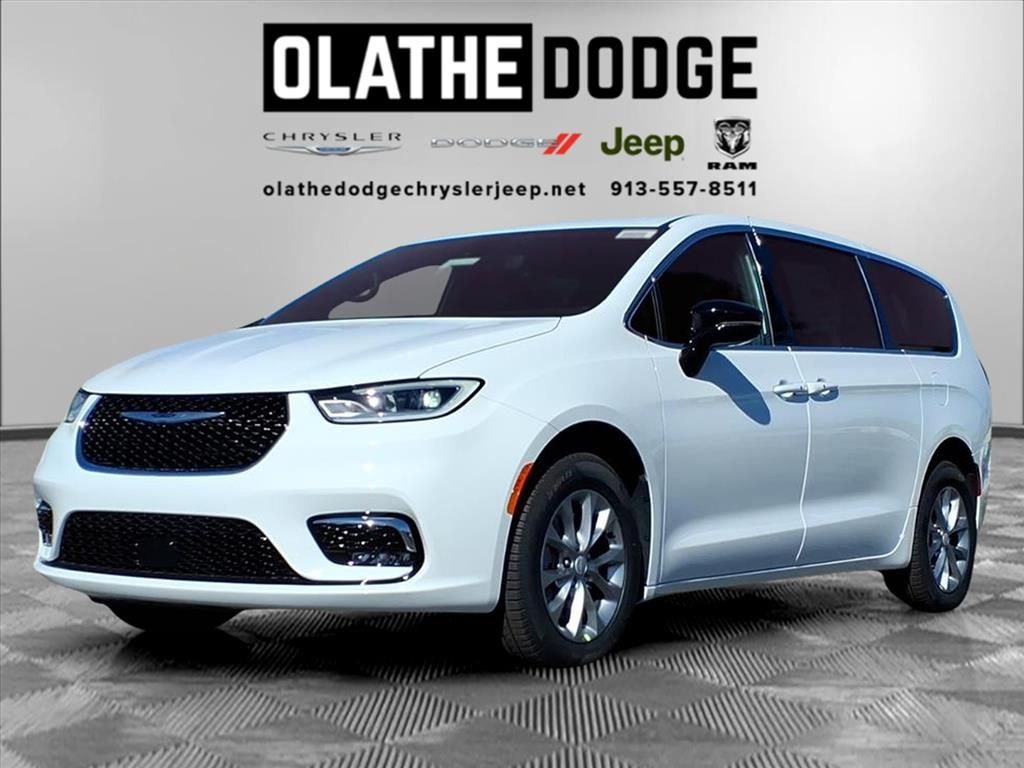 2026 Chrysler Pacifica Select's photo