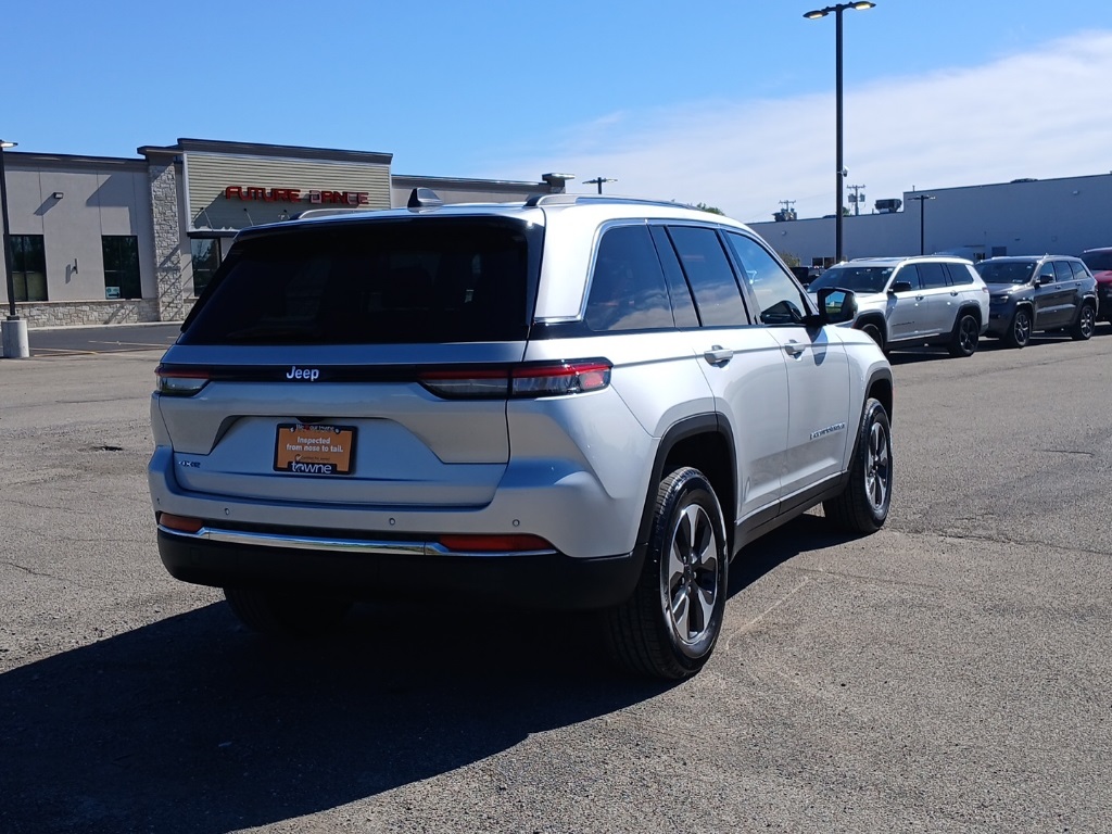 2023 Jeep Cherokee 4xe photo 28