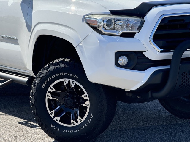 2018 Toyota Tacoma SR5 photo 2