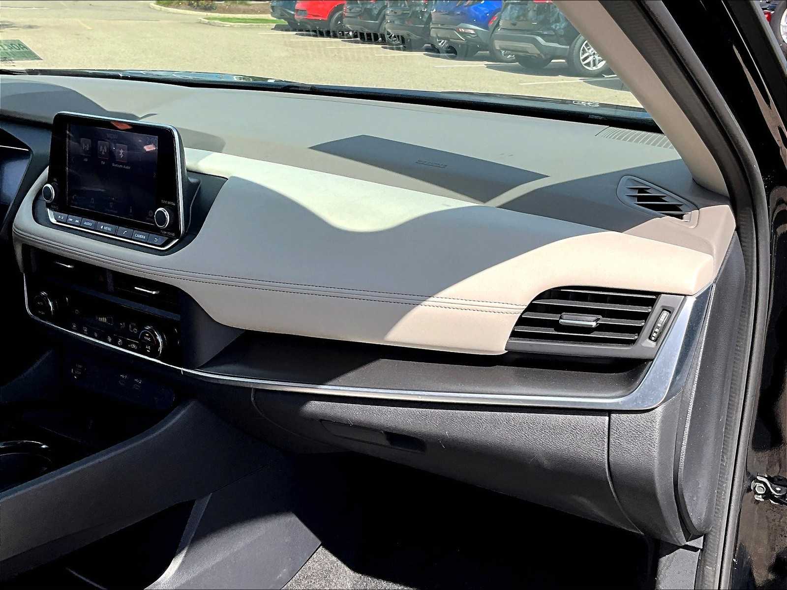 2025 Nissan Rogue SV photo 9