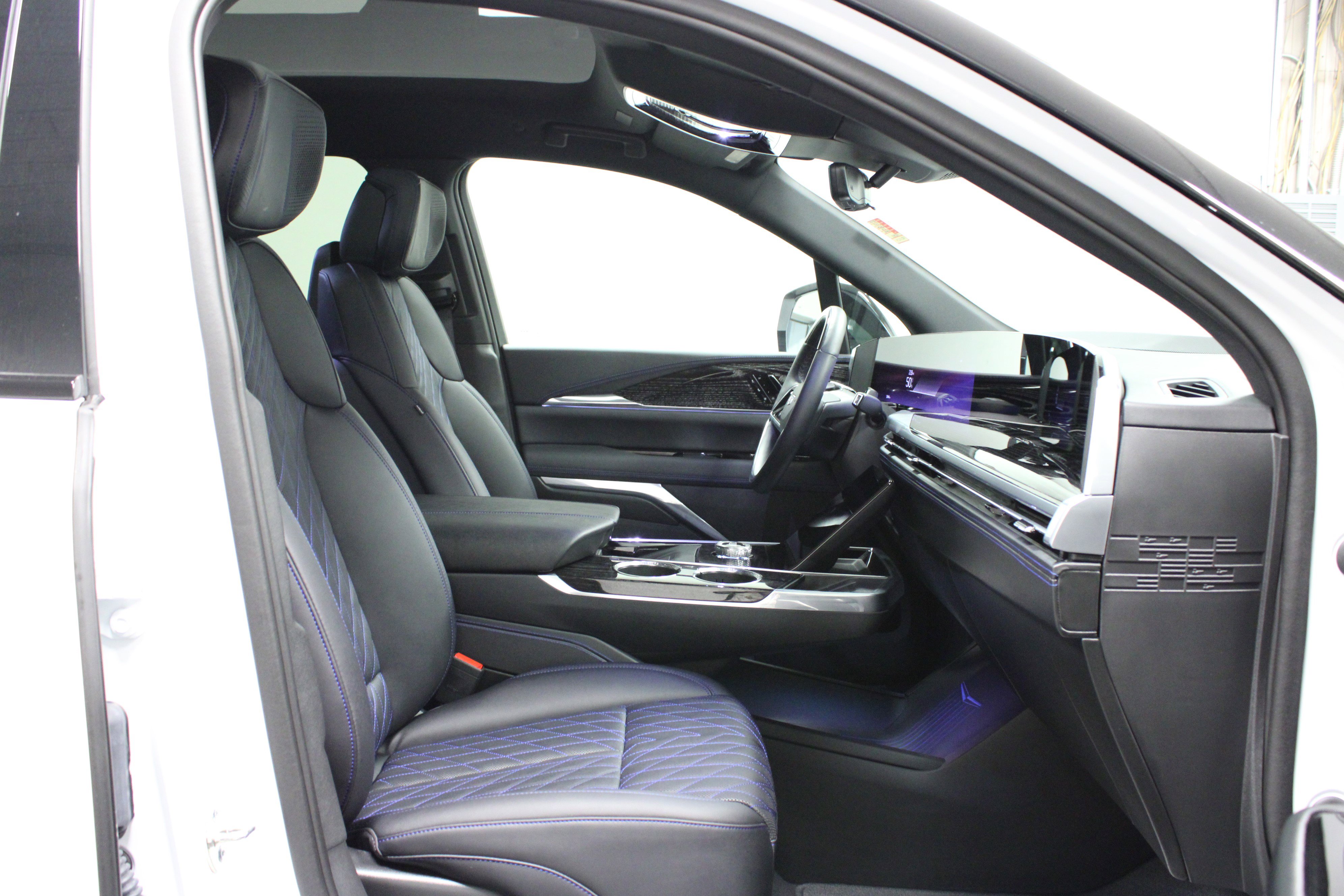 2025 Cadillac Escalade IQ Luxury photo 19