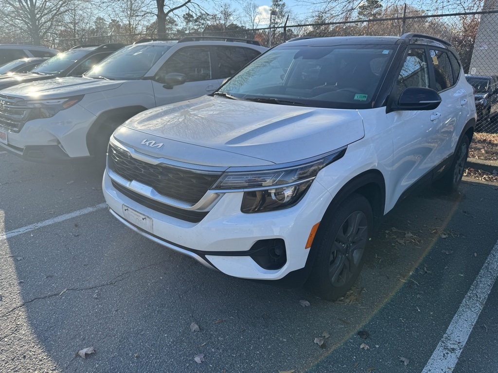 2023 Kia Seltos S Nightfall Edition photo 3